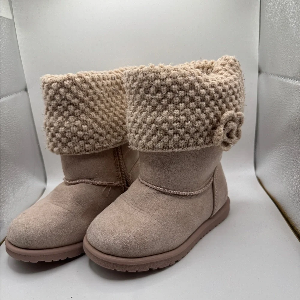 Toddler Size 8 Girls Light Pink/Cream Knit Winter Boots
